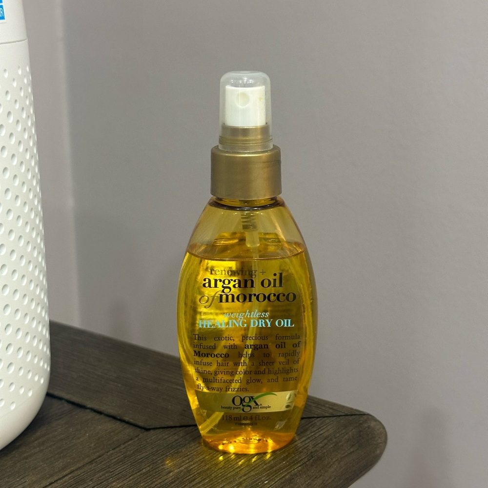 OGX Renewing Weightless Healing Dry Oil Spray